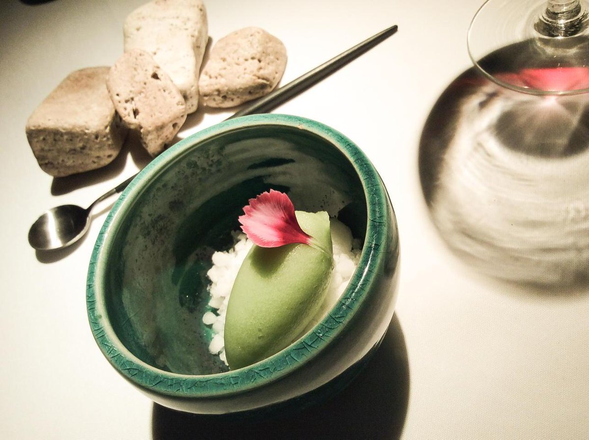 Miren que rico este pre postre de granita, helado de pepino y mouse de menta. <a href="/arambururesto/">aramburu restaurant</a>