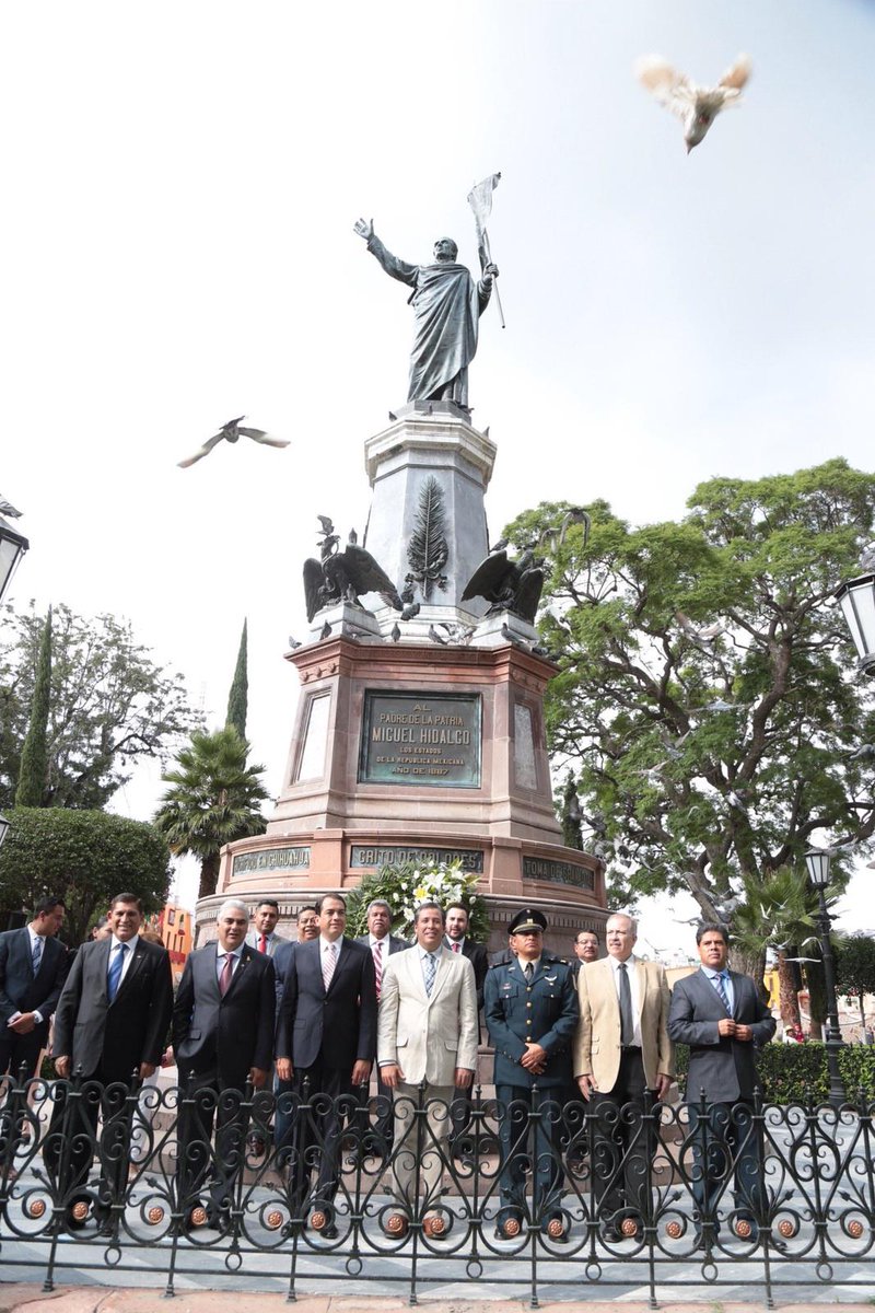 miguelmarquezm's tweet photo. Colocamos el programa de fiestas patrias por Bando Solemne en #DoloresHidalgo. http://t.co/e6v6brxlJE http://t.co/UiiIf8IYSV