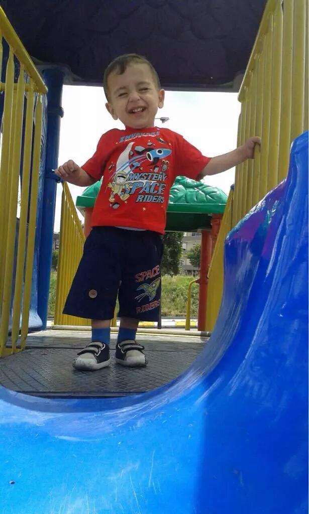 Mario_Ecuador's tweet image. #AylanKurdi víctima de nuestro cruel mundo! Cuanta impotencia se siente! No hay palabras.. Descansa en paz angelito..