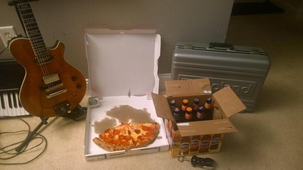 avenuedrive1's tweet photo. To properly mix a song, you must be prepared. #pizza'n'beer #inthestudio #numusic  #avenuedrive http://t.co/9TmklhYhI3