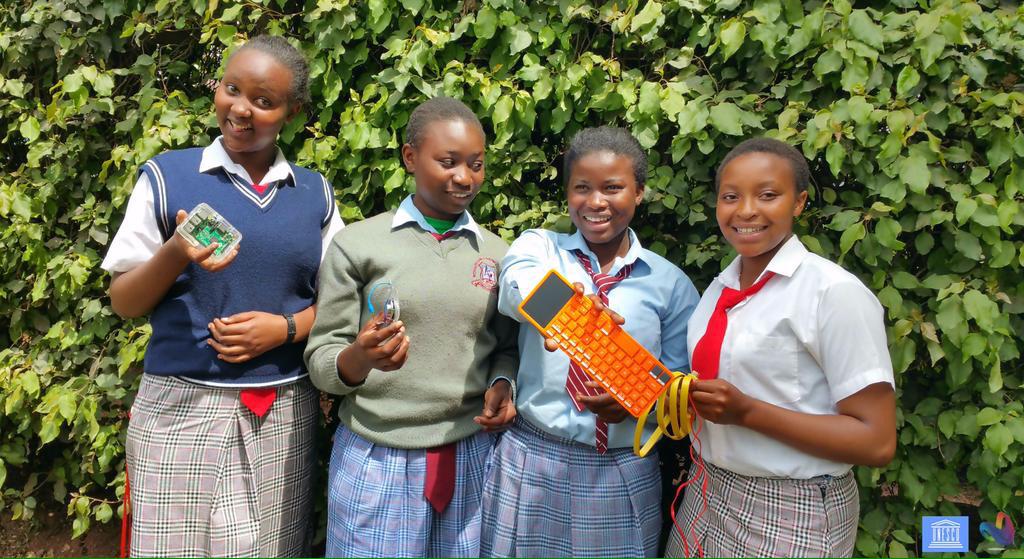 EngLabAfrica's tweet image. #RaspberryPi + Girls = FUTURE female Engineers &amp;amp; Scientists! #AfricaEngineeringWeek2015 @SandaOjiambo @RAEngGlobal