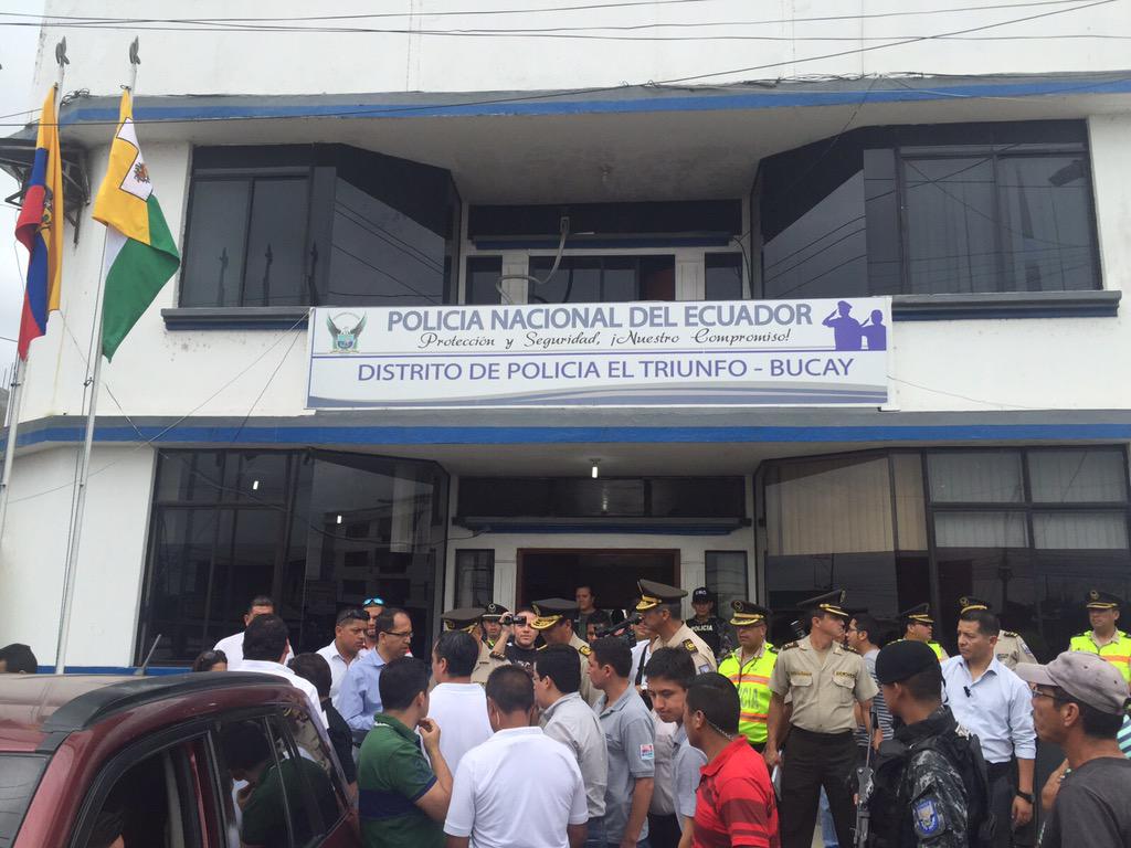 ppsesa's tweet photo. Iniciamos 1er operativo #LeyOrdenProtecciondDerechos, 500 Policías en El Triunfo operaran contra todos los delitos http://t.co/MfWqqcbVwy