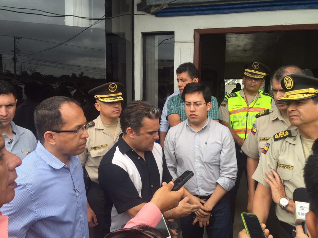 ppsesa's tweet photo. Iniciamos 1er operativo #LeyOrdenProtecciondDerechos, 500 Policías en El Triunfo operaran contra todos los delitos http://t.co/MfWqqcbVwy