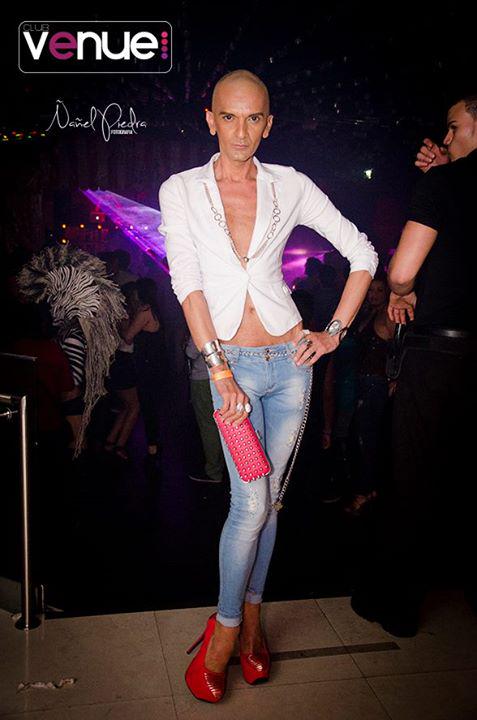 MadameDiablo's tweet photo. Error: No combinar la cartera con los stilettos #modacr http://t.co/EfnV06H4eZ