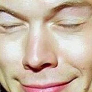 JennaTilveran's tweet image. @retronarryz : instagram.com/p/7MT7GHNRy9/ | THERES A MOTH IN MY ROOM😭😭I HATE BUGS
#onedirection #harrystyles #niallho…