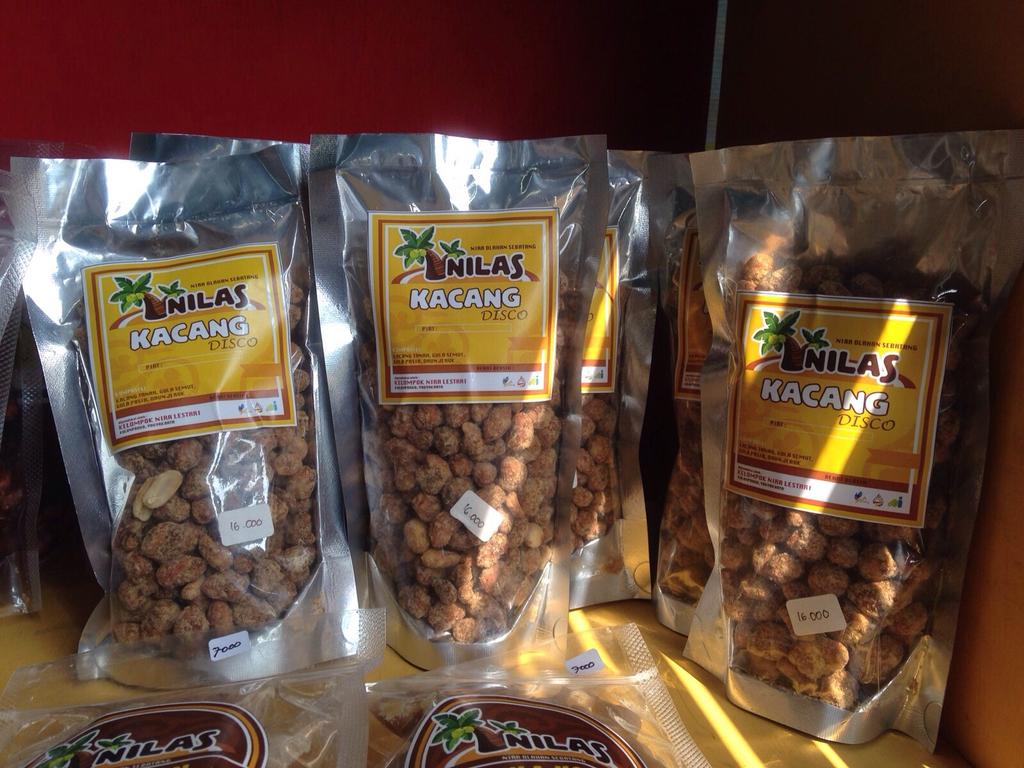 ancala42's tweet photo. Ada Kacang Disco & Gula Batok jg lho. Yuk mampir #HariPanganSedunia #SebatangLestari #SapaSebatang #MenyapaIndonesia http://t.co/Q0wwdNqlHY