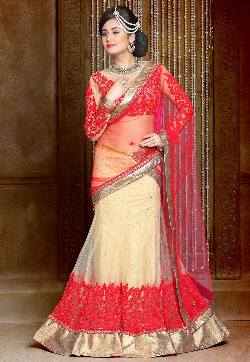 UtsavFashion's tweet photo. Exquisite #ethnicwear with elegant #Reshamwork. Shop Now @ http://t.co/xWUDC77rwD RT http://t.co/2y45EUhOsn