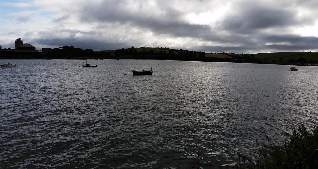 jimxcomet's tweet photo. Beautiful morning in Cork Harbour @CorkMegaPort http://t.co/YHnUBVt6YG