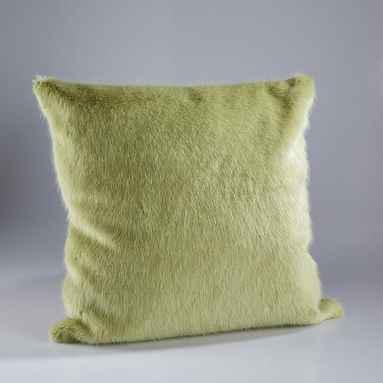 KatrinaHampton_'s tweet photo. Our favourite cushions this Friday are Beige Alaska Fox, London Willow, Honey &amp; London Red. #FauxFur #Cushions http://t.co/MqYC3aD70i