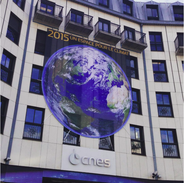 WAIRfr's tweet photo. Ce matin #WAIR est au @CNES pour parler #fashiontech avec les membres de l'@AristoteAsso ! #Future #Smartfash #IoT http://t.co/gVRMkbCmC4