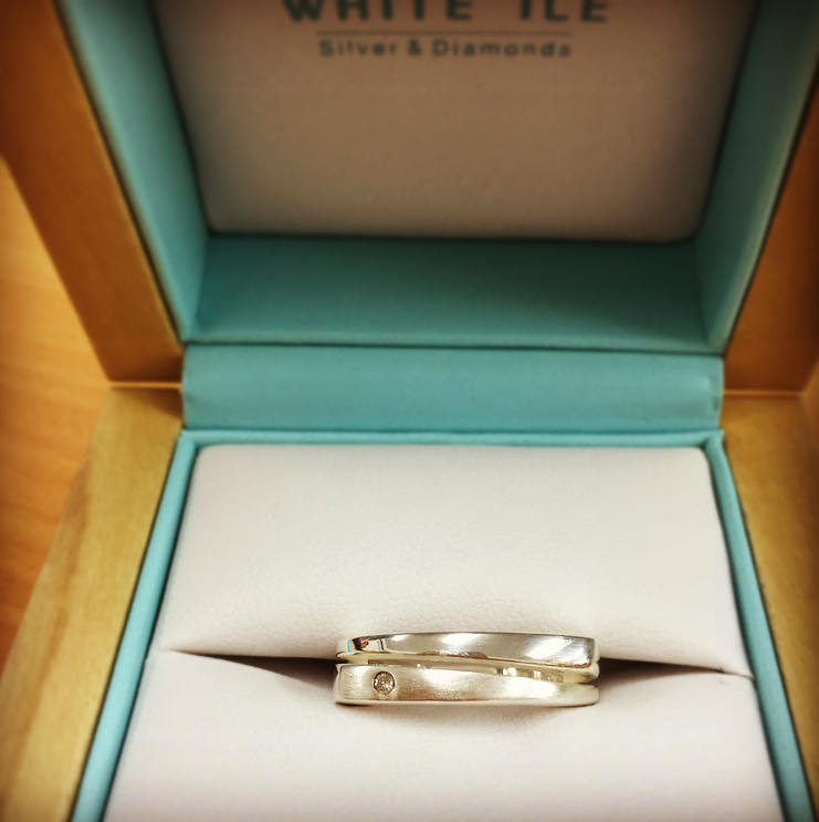 WhiteIceLondon's tweet photo. This week's #FreebieFriday #competition #win our gorgeous silver and diamond ring, just RT and follow http://t.co/1Lkl7RLJ8k
