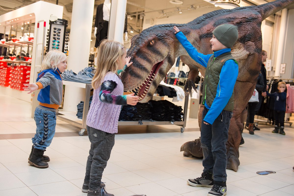 Dinosaur løs i Næstved Storcenter naestved.nu/dinosaur-loes-…