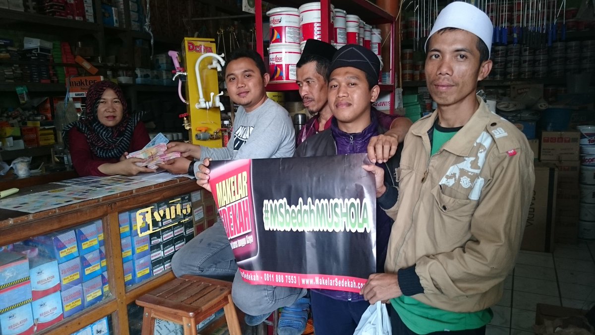 10/11. Lanjut beli cat, paku &amp; material lain utk #MSBedahMusholla Nurul Iman. Saling mengawasi amanah Agen MS &amp; Warga