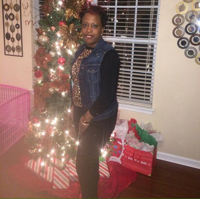 ThasMy_Q's tweet photo. Love this woman, more than anything on this planet. One day I hope to hand you the world. Happy B Day Mother ❤️💯🎉🌏🎈 http://t.co/80gq80HuTx