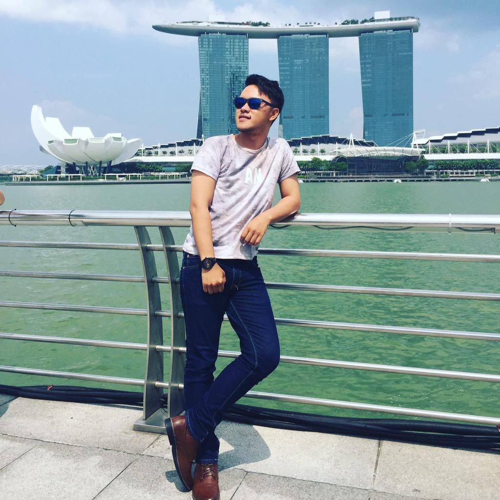 DANANGBWI's tweet photo. liputan kegiatan konser di singapore yookk saksikan Hot Kiss hari ini jam 13.30 wib hanya di Indosiar. http://t.co/lR4IjSZjtE