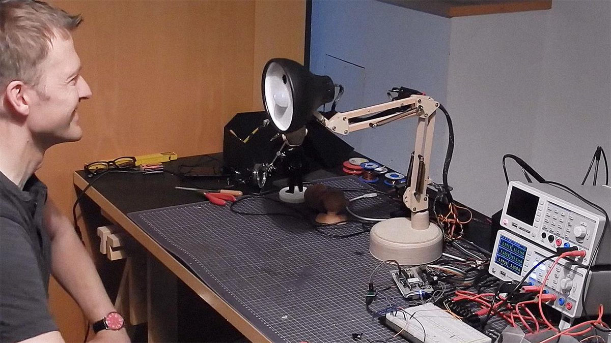 This real-life Pixar lamp will steal your heart—and recognize your face: f-st.co/APntUvv by <a href="/dansolomon/">dan solomon 🙈</a>