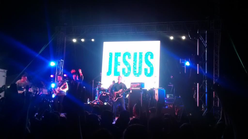 ulysesggsoy's tweet photo. Jesús vive y reina para siempre #ProntoVolveras!! @Mielsanmarcos http://t.co/CZN5sL6r8Y