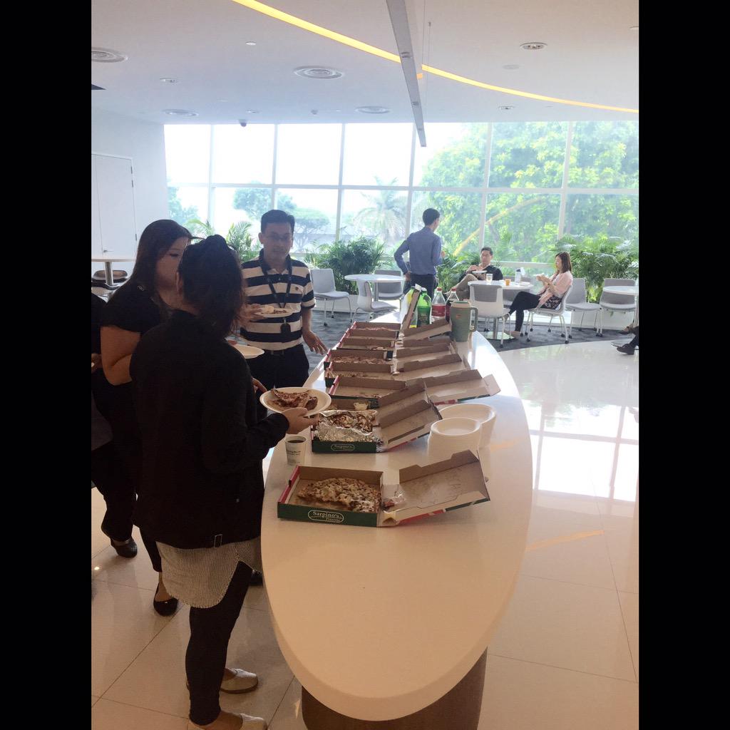 LinWhytee's tweet photo. PIZZA PARTY! 🍕🍕🍕 3rd year celebration at ICC! #sgicc http://t.co/Pzo3g5j1b0