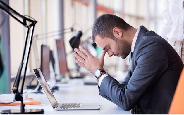 destandaard's tweet photo. Een op de vier federale ambtenaren zat thuis met stressklachten http://t.co/KDaC4Az8Bl #destandaard http://t.co/wWrhVuov9e