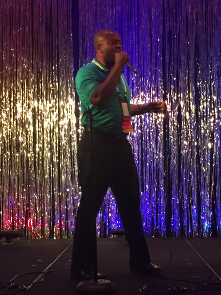 METhorogood's tweet photo. This guy rocks!!! I wish I had his karaoke super power. BTW he also owns a horse rescue. #ILTACON  #Elevate http://t.co/2m3YMuauwQ