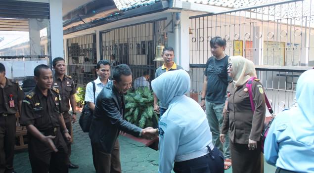 DITJEN_PAS's tweet photo. Lapas Sumedang Terima Pemindahan Napi Teroris | Berita Pemasyarakatan http://t.co/PXwGcX9fH1 http://t.co/Vob813pjkw