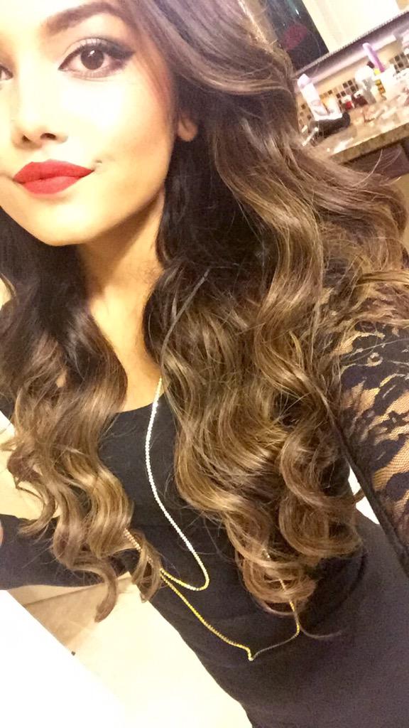 fvkiha's tweet photo. Red lips and rosy cheeks 💋 http://t.co/qbeRxrQX7I