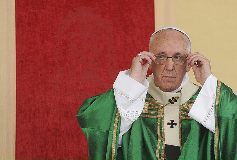 optometryportal's tweet photo. http://t.co/tfSjOww8LO
Even the #pope needs varifocals!😀 #eyetest http://t.co/jIAHpRksFD