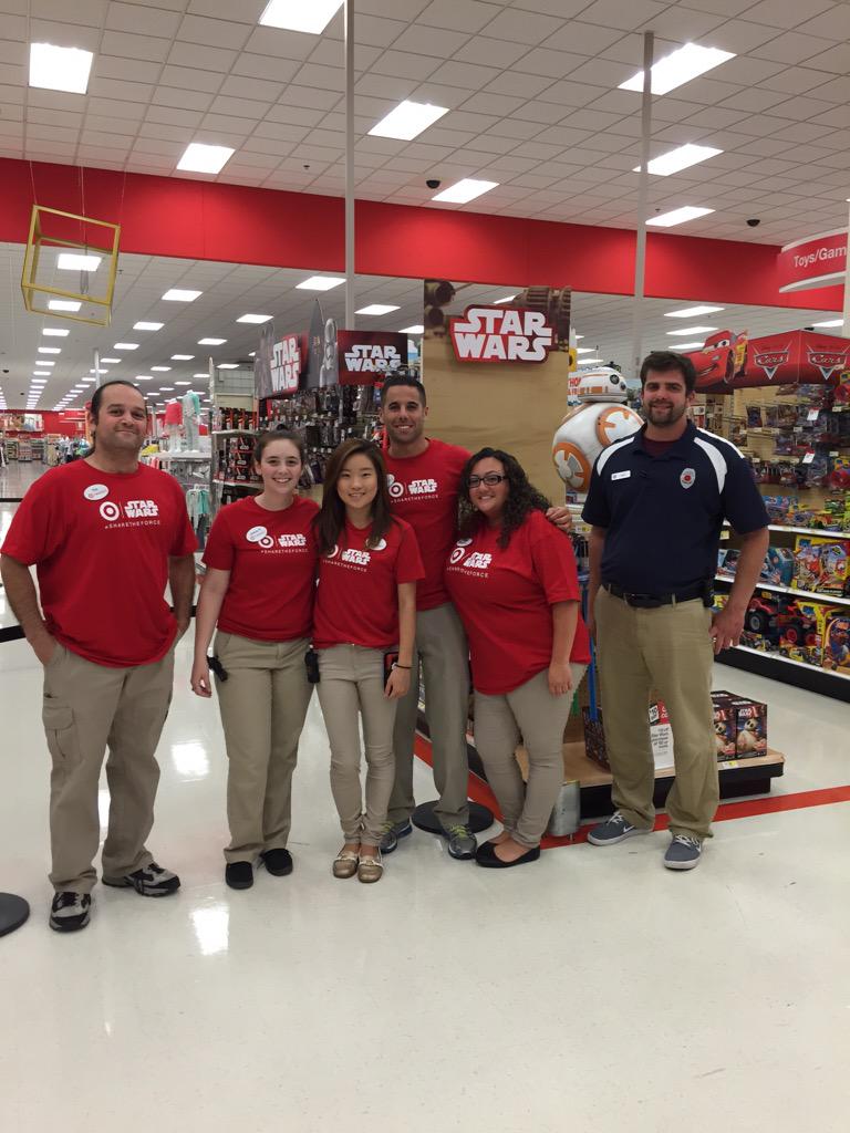 R_A_NJ's tweet photo. 1224 Bridgewater NJ team rocked the @Target #ShareTheForce #shoptheforce midnight event! #G493team #bestteaminretail http://t.co/f0mbmRUrAQ