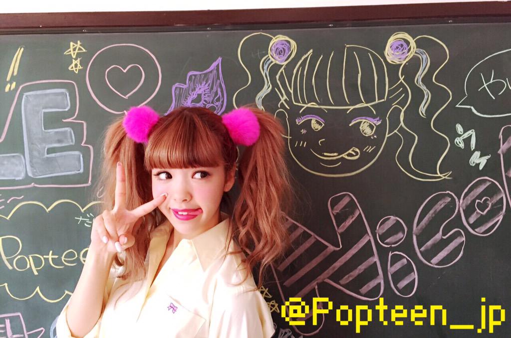 Popteen11月号オフショーット 後ろのイラストはヘアメイクさんが描いてくれたよ 発売されたらなんの企画なのか探してね にこるんるん Popteen ポップティーン Scoopnest