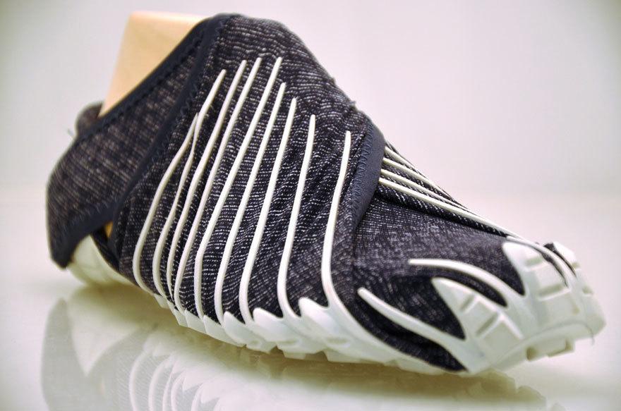 When You See How These Insane Shoes Work, You’ll Never Want To Wear Anything Else Again.5 … ift.tt/1KuNSRM