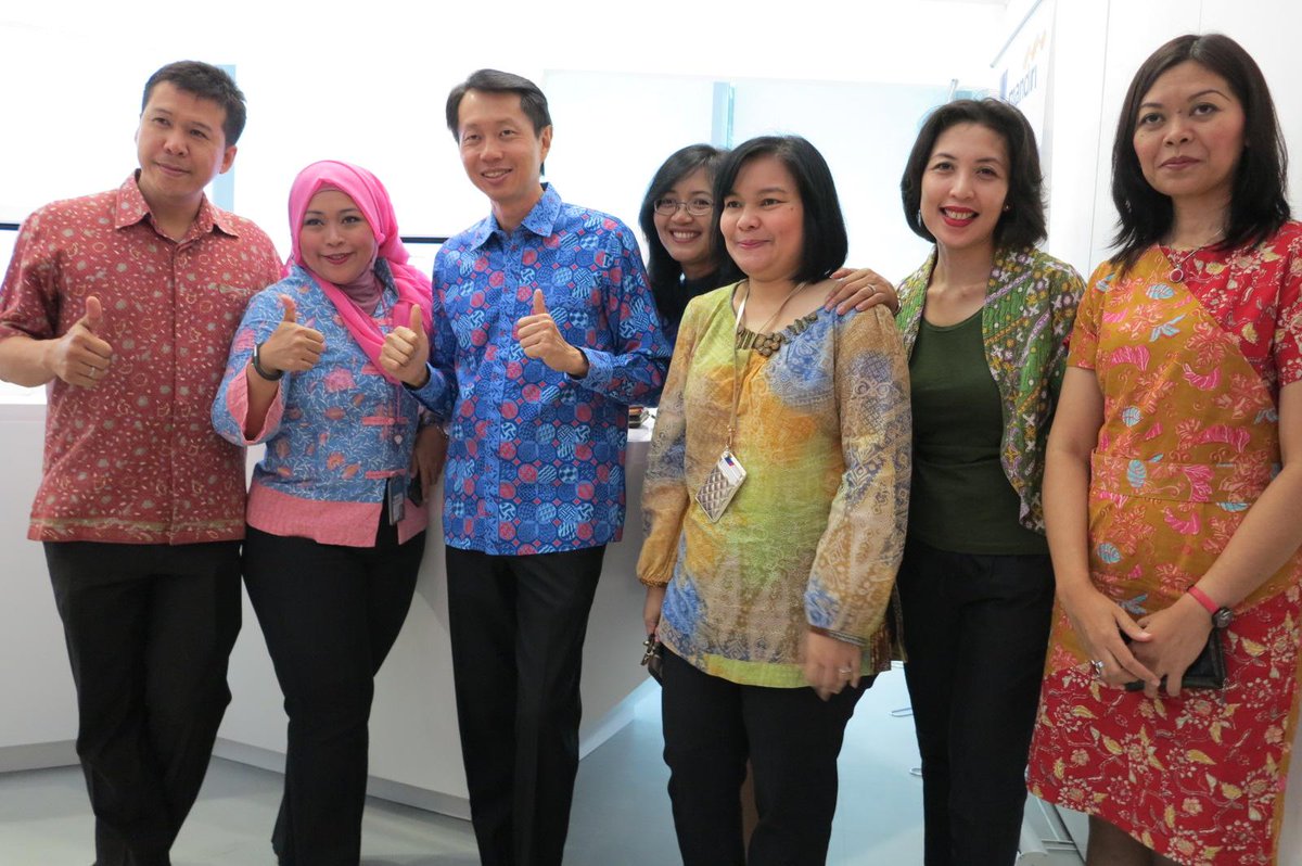 #haripelanggannasional #harpelnas foto bersama CEO AXA Indonesia Bpk. <a href="/RandyLianggara/">Randy Lianggara</a> #SenyumPelanggan