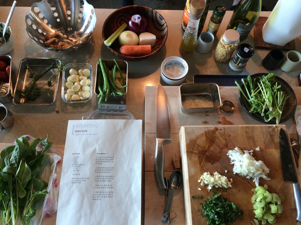 roundabout_jeju's tweet photo. 제주, 라운드어바웃에서 첫 요리수업_
이탈리아의 여덟 도시 이야기 중 첫 도시인 제노바 의 음식으로 작은 요리 수업을 시작했다. 음식 이야기가 끝도 없이 쏟아져나오고 제주 식재료에 대한 꿀팁까지 챙겼다. http://t.co/lDyLfn94Bn