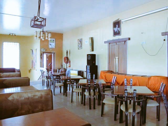 KenyaActors's tweet photo. #KNTGrandReopening #UhuruOpenKNT The Wasanii Club was a good networking venue for the arists, now it's a great one! http://t.co/75uZftzhKq