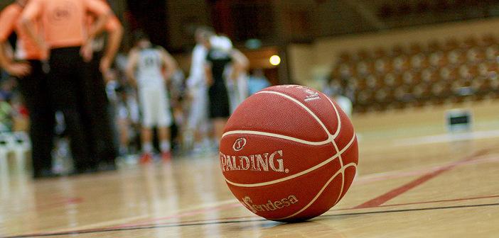YeclaSport's tweet photo. #Basket La Feria Deportiva trae al @UcamJairis y al @CBClaret mañana a #Yecla -> http://t.co/9H4IosM8Ft http://t.co/UhCzojjBAr