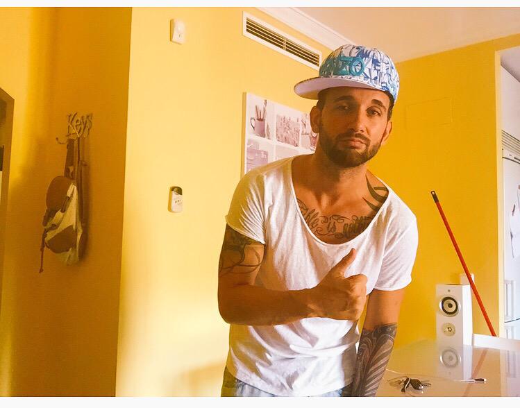 ChrisDamonMusic's tweet photo. Hola viernes... Te echaba de menos desde el lunes! 😜 feliz fin de semana a todos http://t.co/LqaOmQpowK