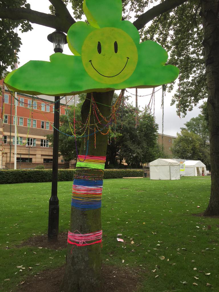 estofthenat's tweet photo. Here's here in queens gardens!!a few images of Andy Peas work! #FreedomHull #goodwindevtrust http://t.co/NUgGWzNcV9