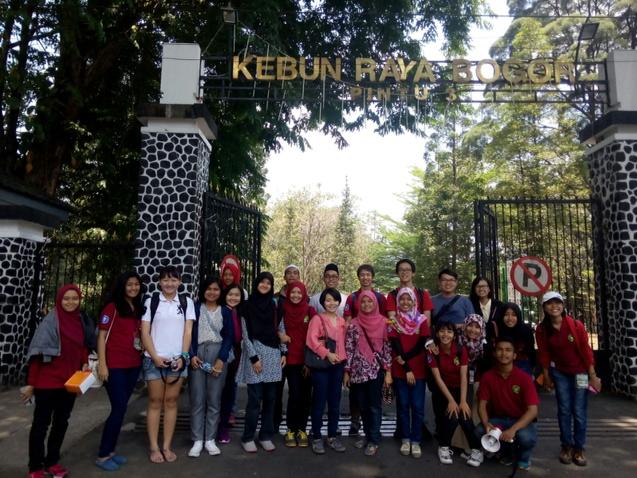 AYP2015's tweet photo. Our first destination was Bogor Botanical Garden. It was really nice!! http://t.co/lFkHiXr6SS