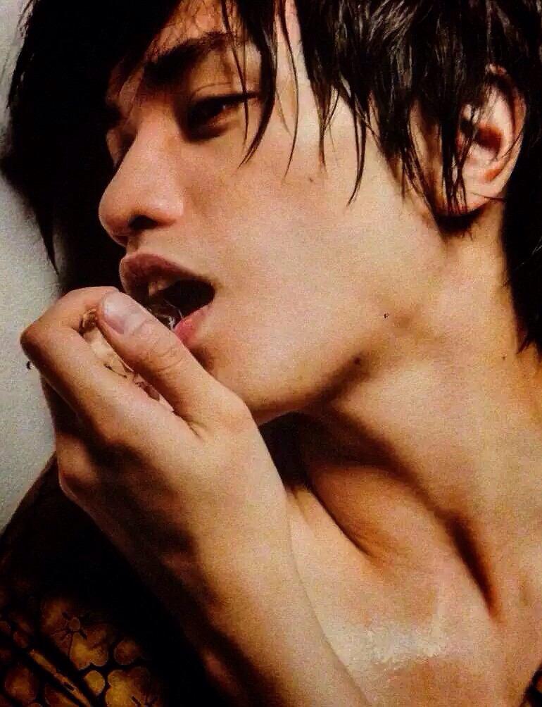 johneys1106's tweet photo. 『 黙っ弖 血 吸われ弖露 ,
           人間如き我煩え豫 …』

完左 / 低浮上 / 游人 / 炉留 / 也呑み

『 愛覇要ら無い 、
     欲しい廼覇御前廼血 』

#RTしたnrさんbotさんフォローする http://t.co/bDYVQ0eeb1