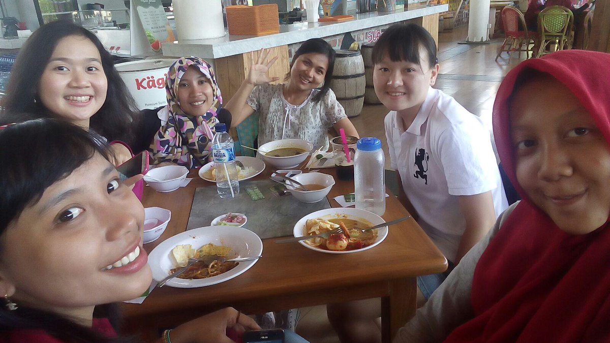 AYP2015's tweet photo. Hungry!! We had our lunch at Pasar Ah Poong at Sentul. One of the best culinary destination in Bogor. http://t.co/JhD4DK0NjO