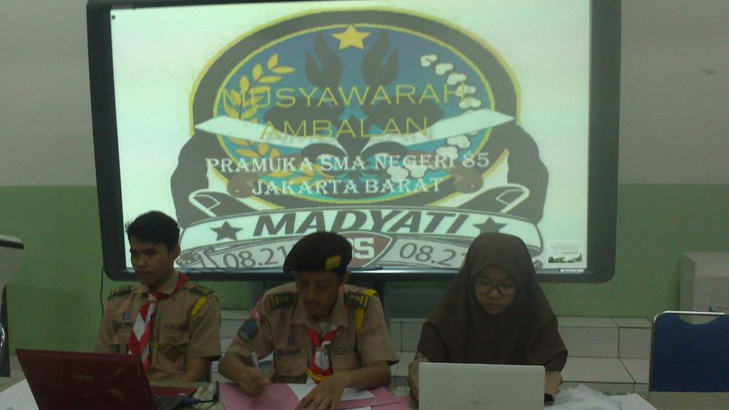 Pramuka85's tweet photo. Musyawarah Pertama Gugus Depan 08.215 K.H. Ahmad Dahlan &amp; 08.216 Malahayati Di SMAN 85, Salam Pramuka!! http://t.co/1zQPyaSQ2J