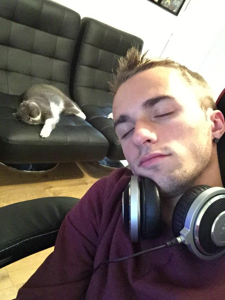 M8 Squeezie tweet media