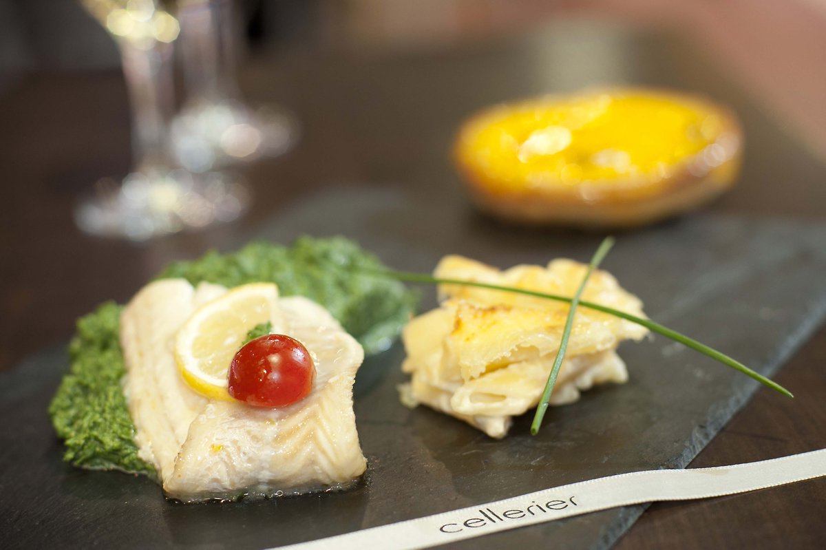 MaisonCellerier's tweet photo. Ce week-end, venez découvrir nos mets d'exception ! Fromagerie - Charcuterie - Traiteur - Ecailler @LesHallesdeLyon http://t.co/vs4aIKHtmw