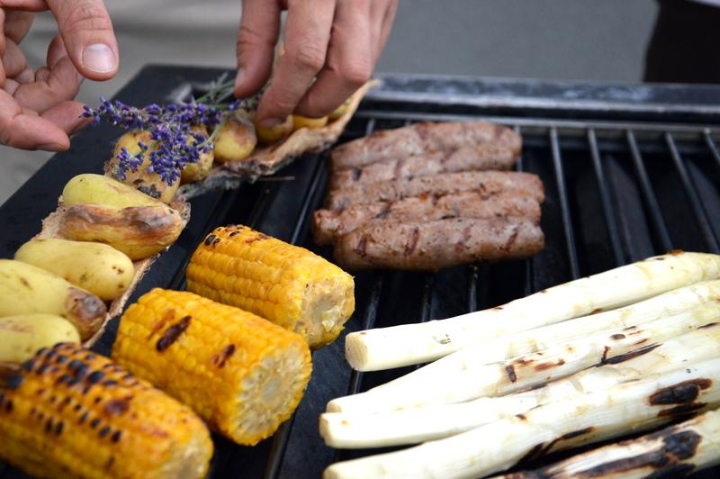 #Sun is back in #Davos,just in time.Start your #weekend with us at #ALPINEBBQ at 6.30pm #BBQlicious #AlpineLifestyle