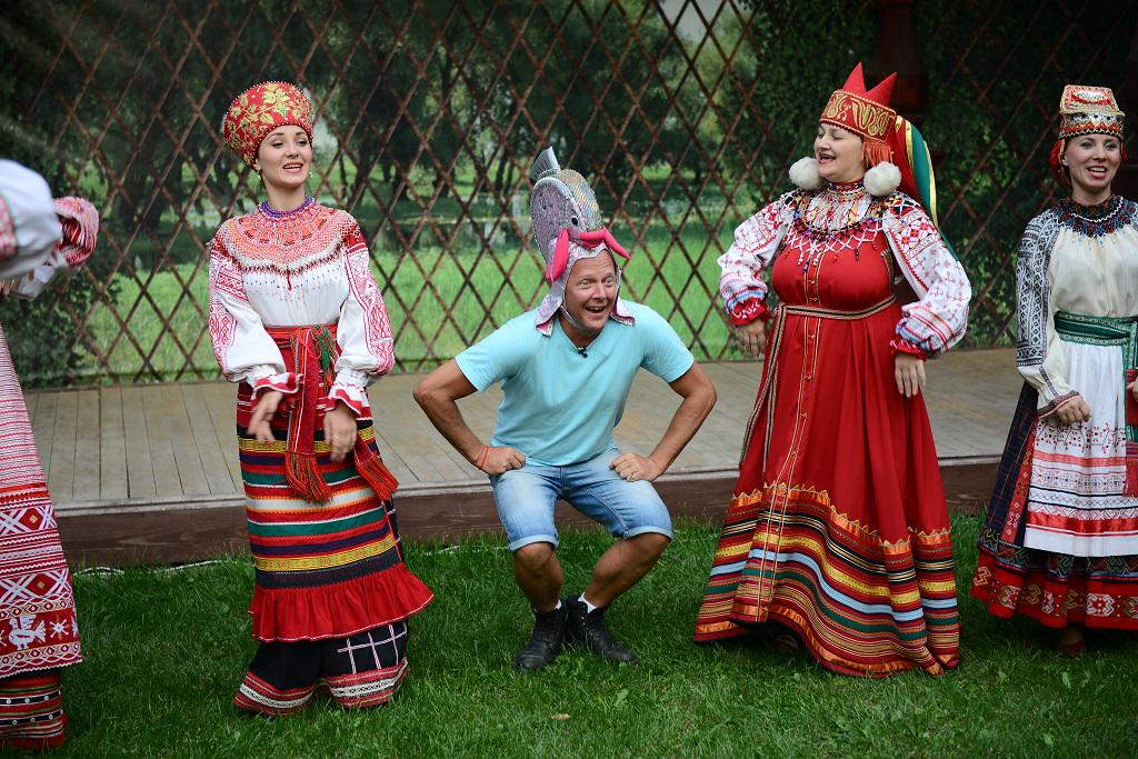 dogadinka's tweet photo. В Доме купца Г.В.Тетюшинова прошли съемки программы "Поедем, поедим" с Джоном Уорроном телеканала НТВ. http://t.co/cY01qxdITn