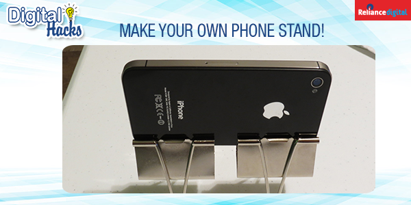 RelianceDigital's tweet image. Need a stand for your phone? Here’s how some ordinary household items can turn into perfect stands. #DigitalHacks