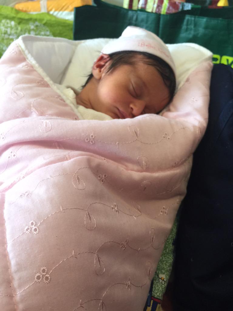 LydsG's tweet image. Sened, 1 week old started her life in filth at #Hungary #Keleti station. She deserves much more. When will #EU act?