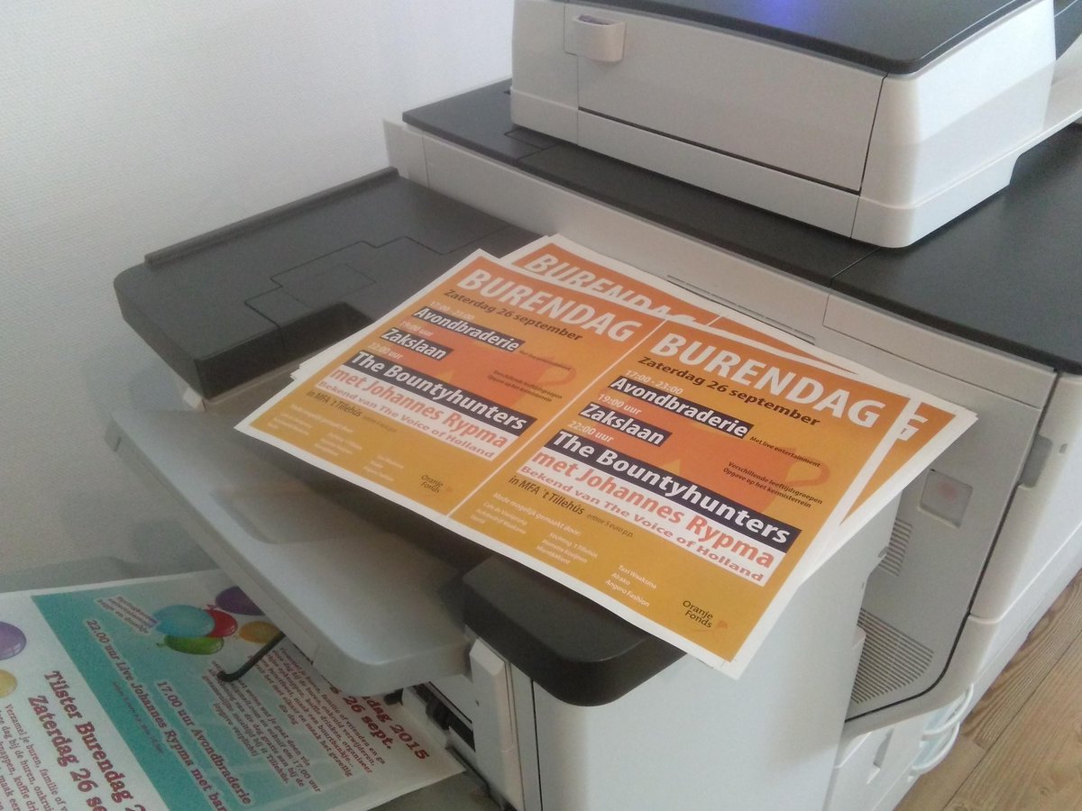 InfoPastorie's tweet photo. Bezig met #printen #flyers #burendag #Kootstertille http://t.co/8cOyn57m4V