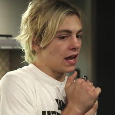 Inactive. (@smckingkclls) on Twitter photo 