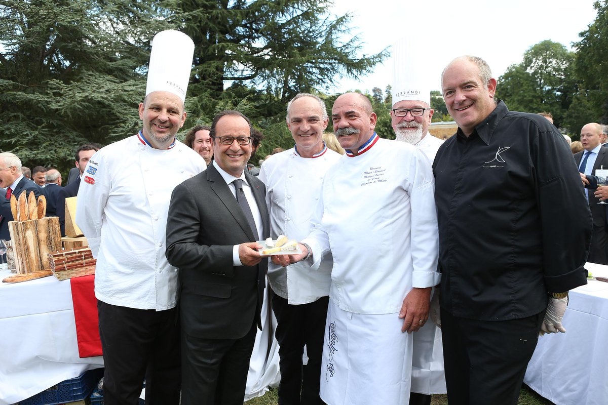 LesAlpages's tweet photo. Au déjeuner des Ambassadeurs, pour promouvoir notre #gastronomie (et nos bons #fromages!) à l'étranger. #france http://t.co/5I2ZCrQRJX