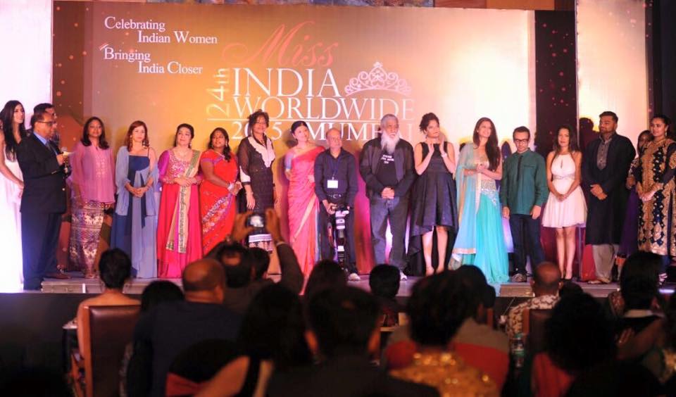 MissIndiaIndo's tweet photo. Grace performed excerpts from a poem 'A Few Threads' for the Talent Round,Talent Round outfit for Grace by Honeydee. http://t.co/liuuKQYuSc